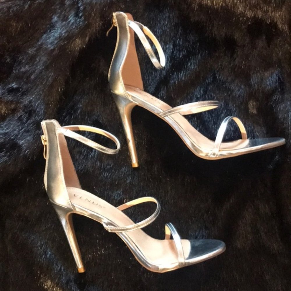 Sexy Venus Silver Heels NIB 8.5